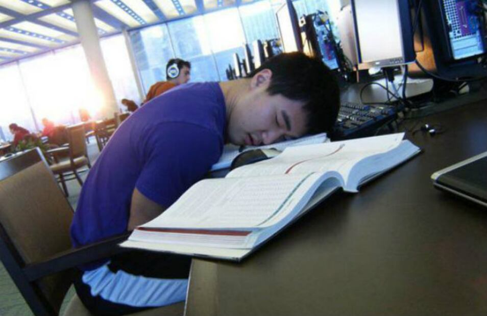 Inemuri: la buena costumbre japonesa de quedarse dormido en el trabajo