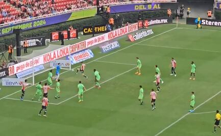 Hormiga González adelantó a Chivas ante Juárez con un gol de vestidor