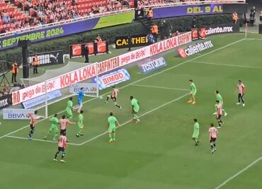 Hormiga González adelantó a Chivas ante Juárez con un gol de vestidor