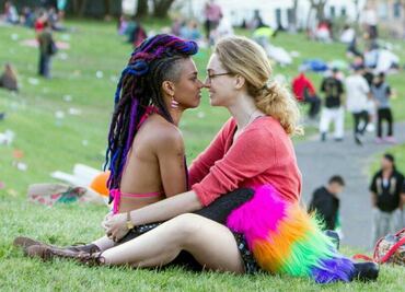 La ciencia lo confirma: Todas las mujeres son bisexuales
