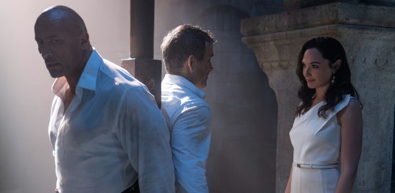 “Alerta Roja”: Gal Gadot pone a sudar a Dwayne Johnson y Ryan Reynolds