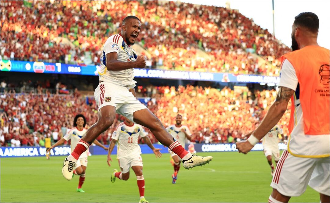 Salomón Rondón celebra el segundo gol ante Jamaica. FOTO: AFP