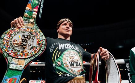 Periodista asegura que Canelo Álvarez "está huyendo" de David Benavidez