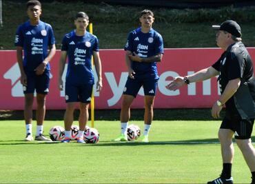 Piojo Herrera recibió duras criticas tras su debut con derrota como DT de Costa Rica