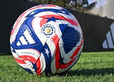 Presentan el balón para el próximo Mundial de Clubes; ayudará a los árbitros a decidir más rápido