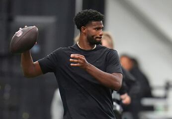 Estrellas de la NFL arremeten contra Shedeur Sanders; "Tienes que ser respetuoso", lanzan