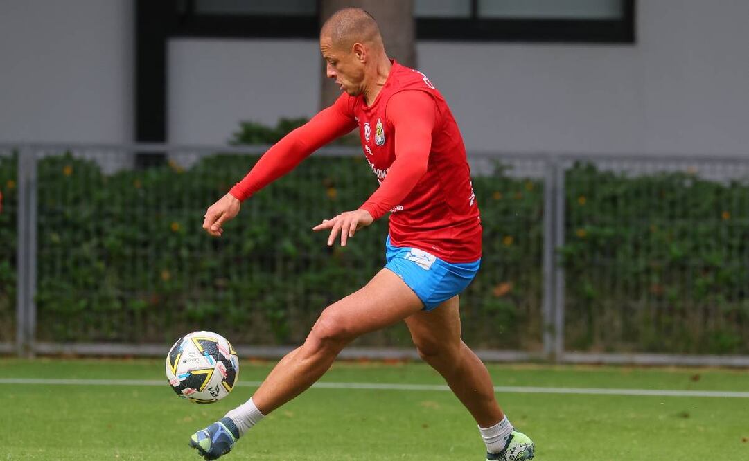Chicharito volvió a entrenar con Chivas luego de que se perdió la pretemporada. Foto: Chivas
