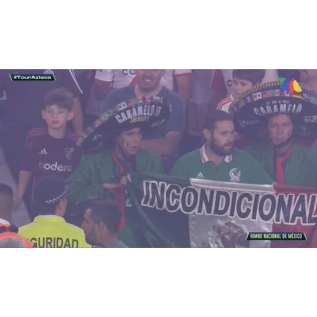 Caramelo estuvo apoyando a México en el Estadio Monumental en el partido amistoso ante River Plate. Foto: Especial
