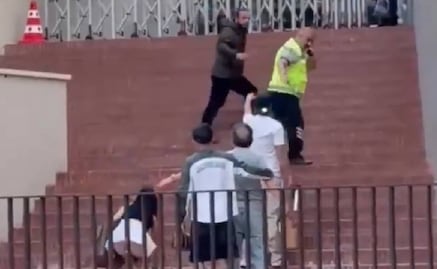 VIDEO: Futbolista es agredido por un hombre que tiene orden de restricción por estar obsesionado con su pareja