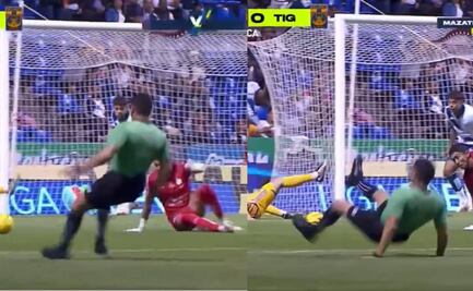 Árbitro protagoniza caída en el Puebla vs Tigres y se hizo viral en redes sociales 