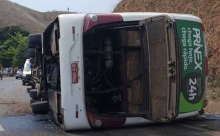 Mueren tres jugadores de futbol americano en terrible accidente de carretera