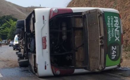 Mueren tres jugadores de futbol americano en terrible accidente de carretera