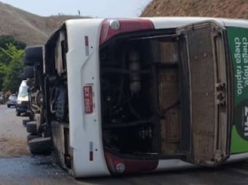 Mueren tres jugadores de futbol americano en terrible accidente de carretera