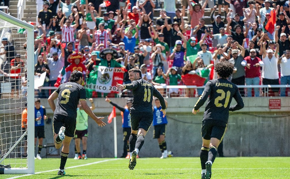 Santiago Giménez rompe la sequía con México Foto: Imago7