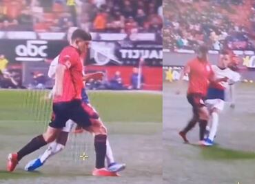 ¿Le perdonaron la roja? Roberto Alvarado pisó a un jugador de Xolos y sólo le mostraron la tarjeta amarilla