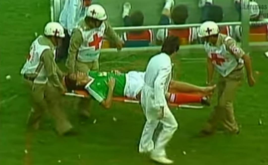 Tomás Boy tuvo que salir de cambio en el primer tiempo ante Alemania en Cuartos de Final de México 86. Foto: Especial