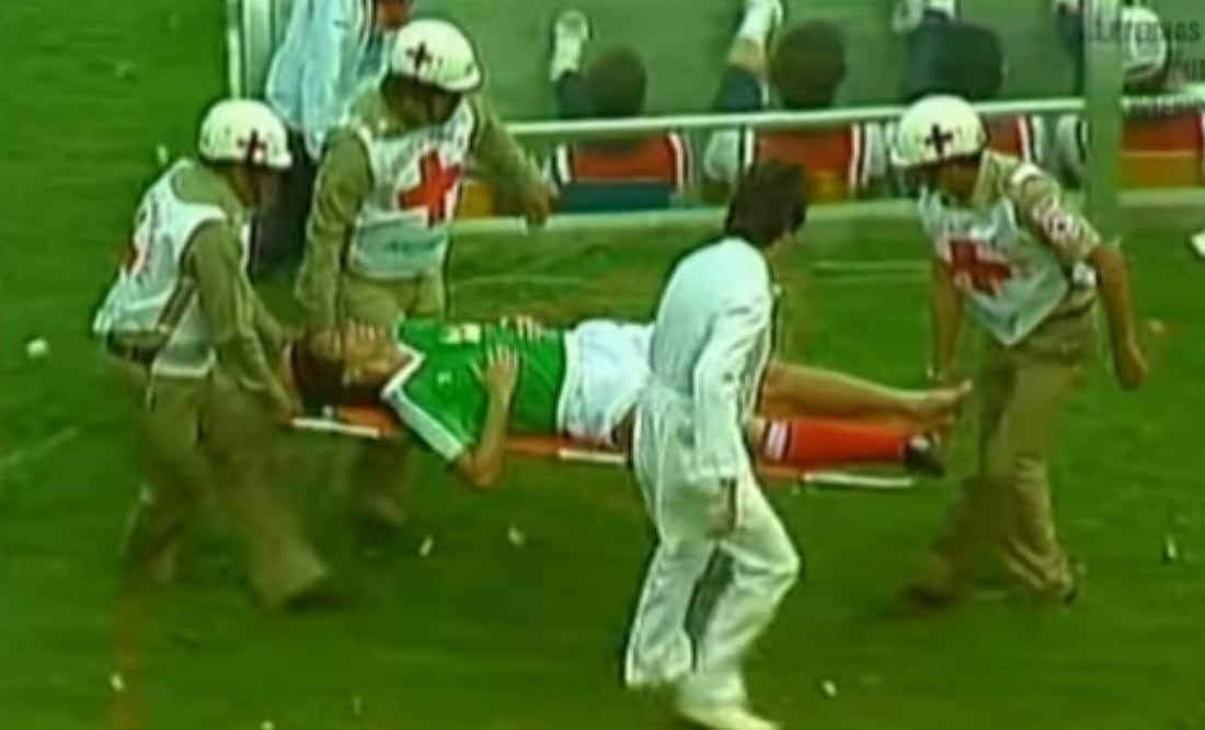 Tomás Boy tuvo que salir de cambio en el primer tiempo ante Alemania en Cuartos de Final de México 86. Foto: Especial