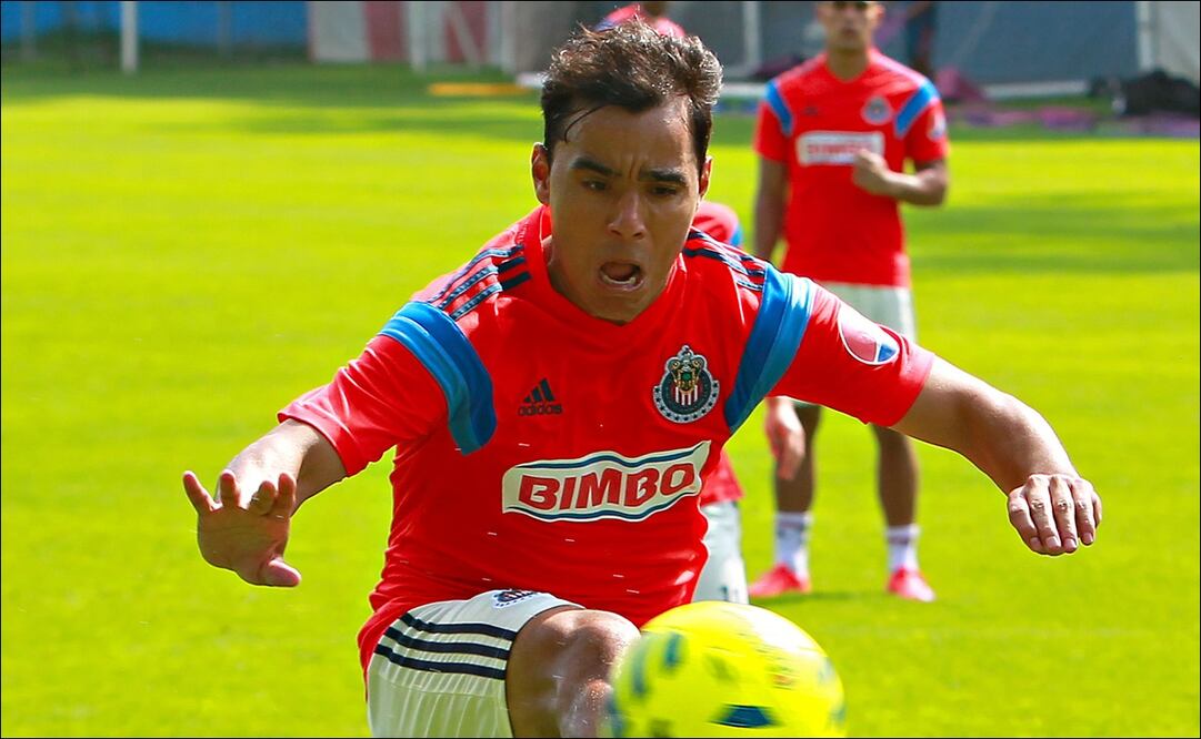 Omar Bravo, durante un entrenamiento cuando era jugador de las Chivas. FOTO: Imago7