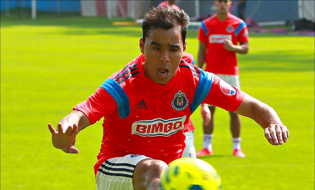 Omar Bravo, durante un entrenamiento cuando era jugador de las Chivas. FOTO: Imago7