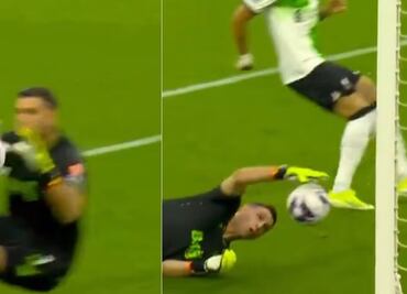VIDEO: Dibu Martínez es objeto de burlas por un insólito error frente al Liverpool
