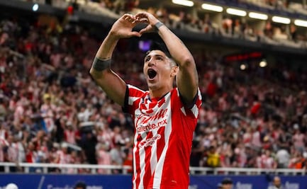 Chivas se impuso en La Fortaleza al Pachuca con goles de Alan Pulido y Luis Romo