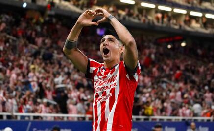 Chivas se impuso en La Fortaleza al Pachuca con goles de Alan Pulido y Luis Romo