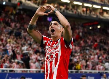 Chivas se impuso en La Fortaleza al Pachuca con goles de Alan Pulido y Luis Romo