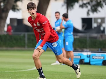 Hormiga González fue elegido para ser el titular de Chivas ante América en el Clásico