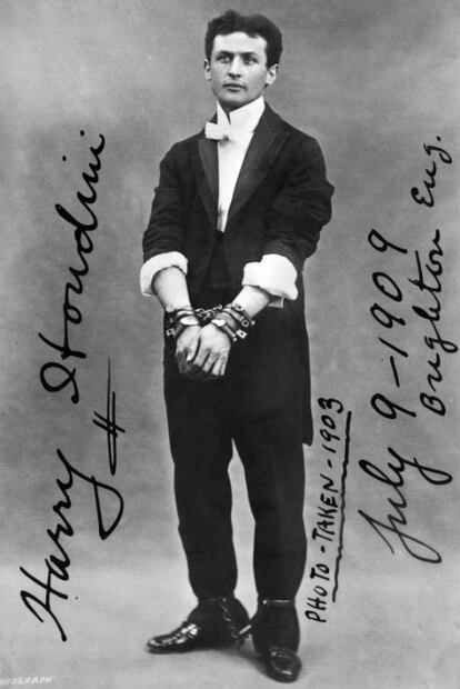 ¿Quién era Harry Houdini? El escapista que revolucionó la magia 