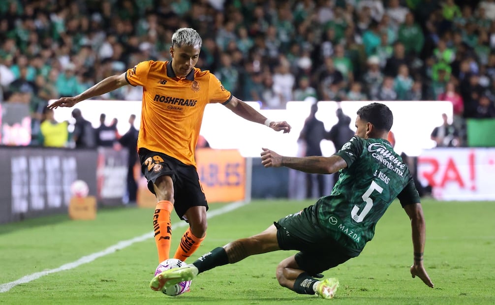 León y Toluca en partido, durante la fase regular del torneo Apertura 2026 - Foto: Imago7