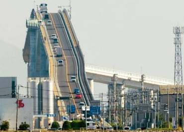 El “puente de la muerte” en Japón que parece montaña rusa