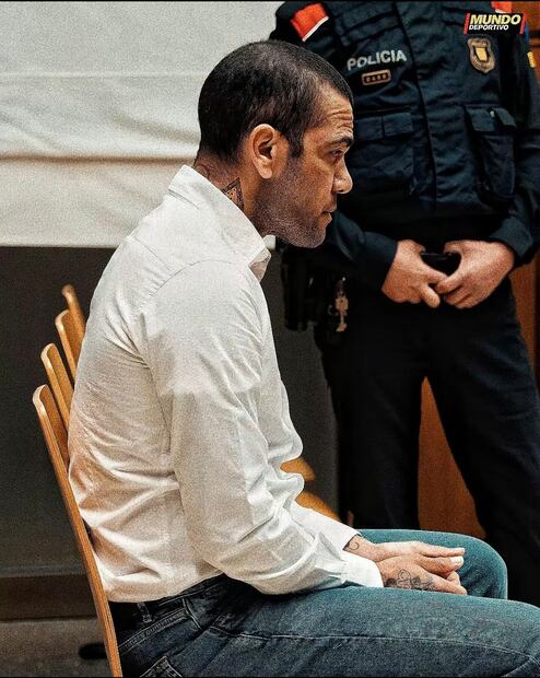 Así lucía Dani Alves en el primer día del juicio que enfrenta por agresión sexual. Foto: Especial
