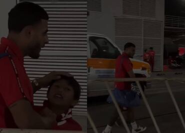 Alexis Vega recibe elogios de un niño tras la eliminación del Toluca