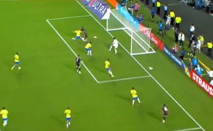 Julián Quiñones anota y acorta distancias en el juego entre México y Brasil