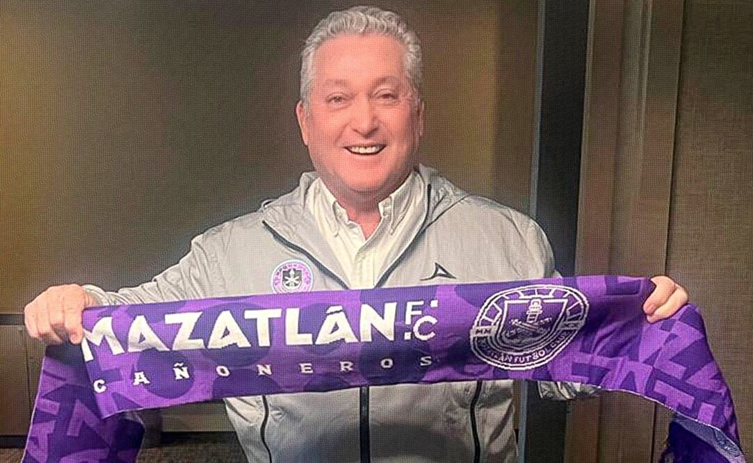 Víctor Manuel Vucetich presentado con Mazatlán / FOTO: Twitter @MazatlanFC