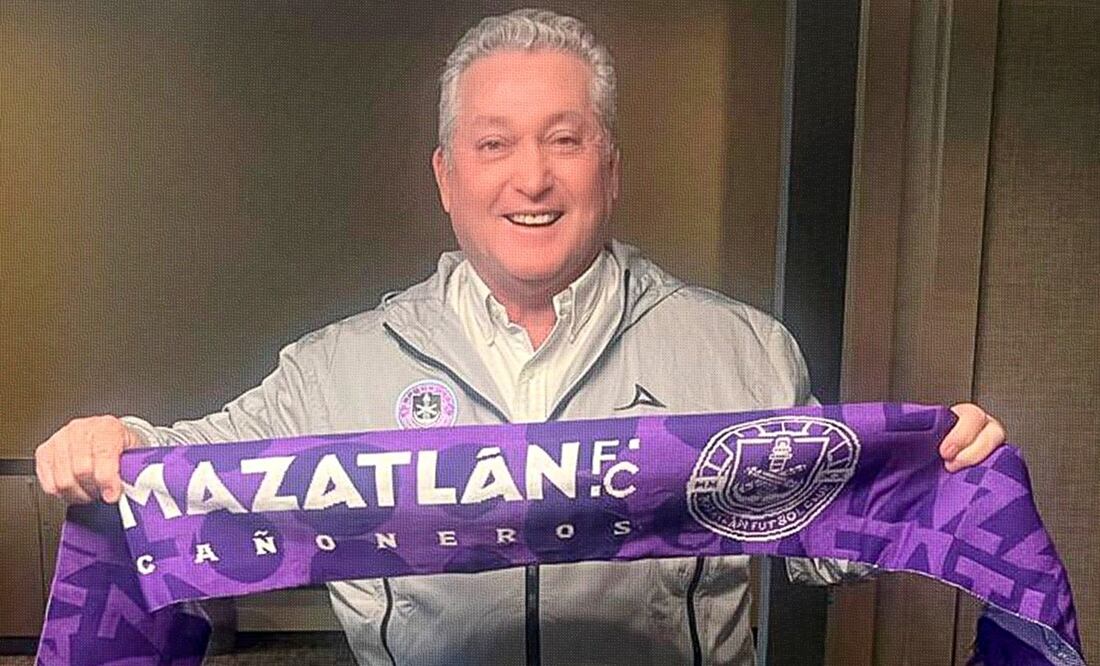 Víctor Manuel Vucetich presentado con Mazatlán / FOTO: Twitter @MazatlanFC