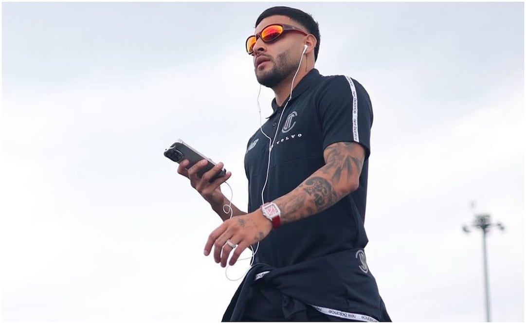 Alexis Vega presume reloj lujoso con los colores del Toluca Foto: @dropshopmx