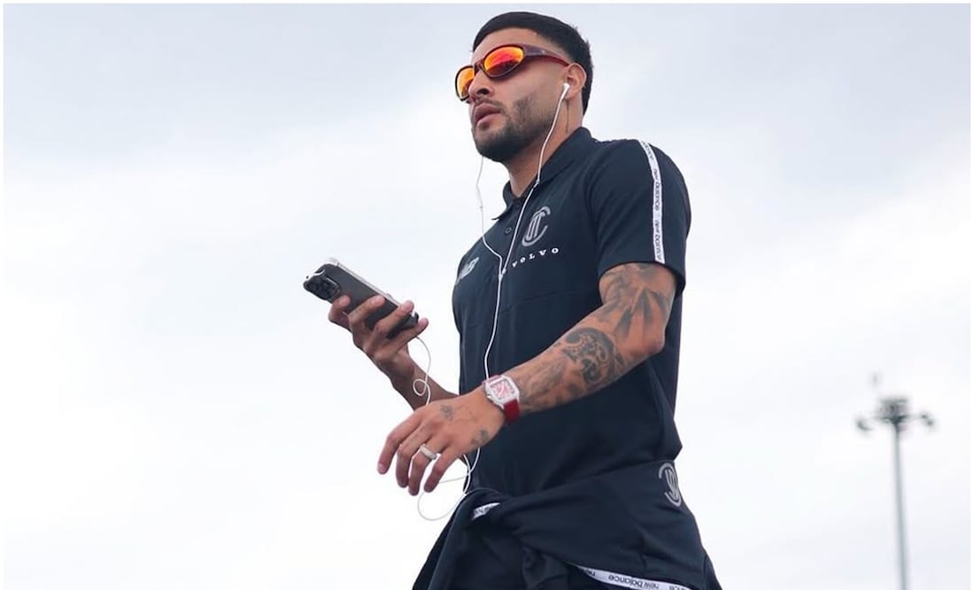 Alexis Vega presume reloj lujoso con los colores del Toluca Foto: @dropshopmx