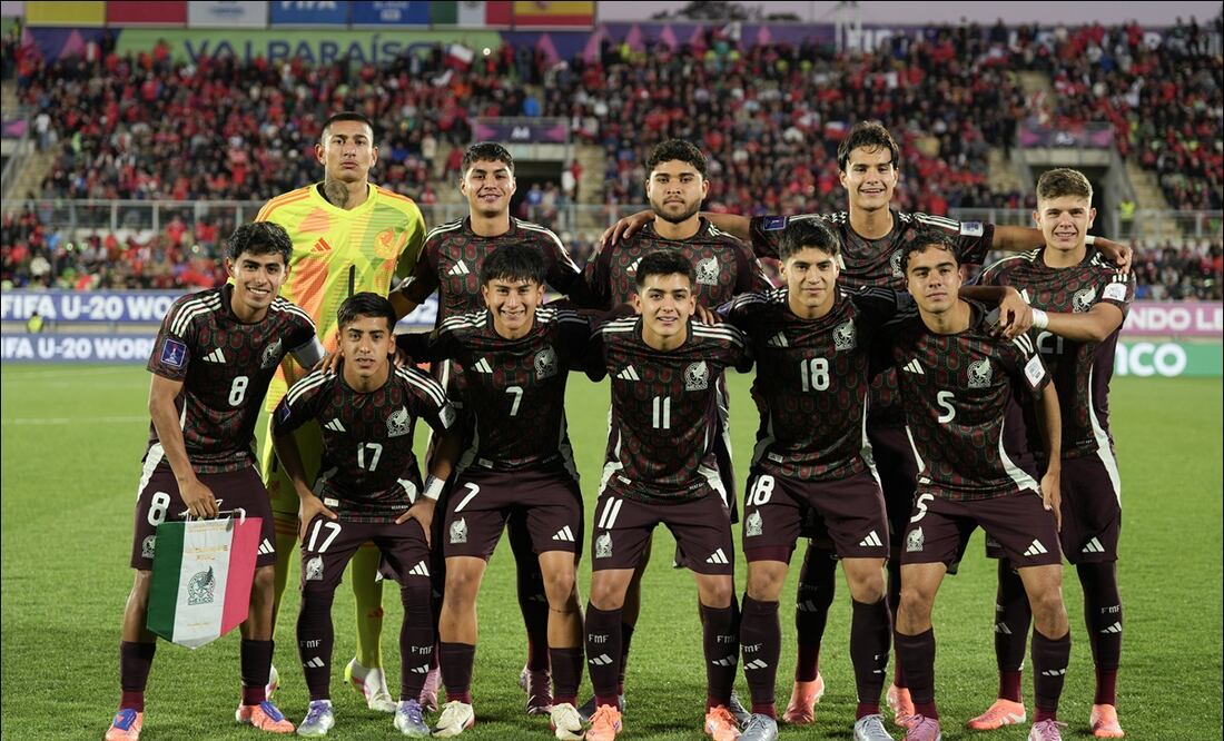 Jugadores de México posan para la foto en la Copa Mundial Sub 20 antes de su juego ante Chile. FOTO: EFE