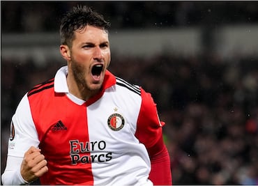 Santiago Giménez aparece en la órbita del Real Madrid; la prensa española quiere que sea el nuevo Hugo Sánchez