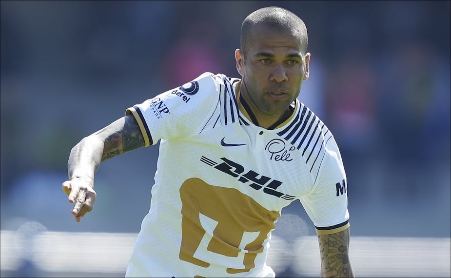 Dani Alves, durante su etapa como jugador de los Pumas en la Liga MX. FOTO: Imago7