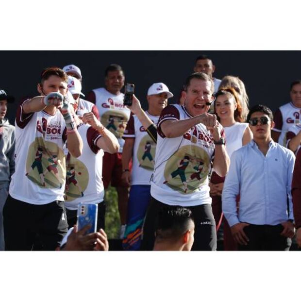Julio César Chávez, en un mega entrenamiento en la Ciudad de México. Foto: Imago7