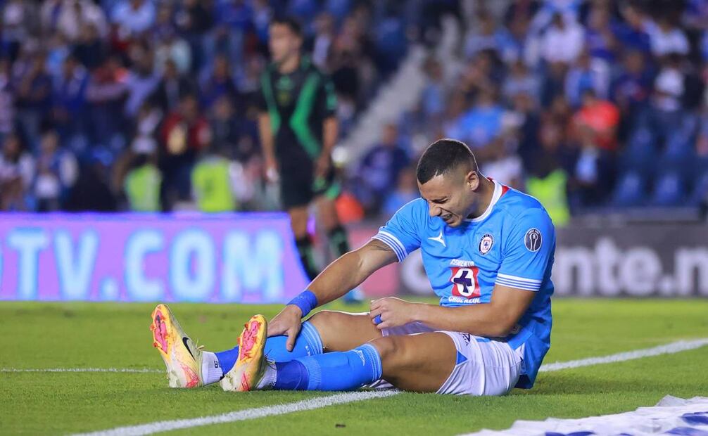Giorgos Giakoumakis tuvo un choque con el portero de Juárez y tuvo que dejar su lugar a Ángel Sepúlveda. Foto: Imago7