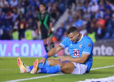 Giorgos Giakoumakis salió de cambió ante Juárez y prendió las alarmas en Cruz Azul