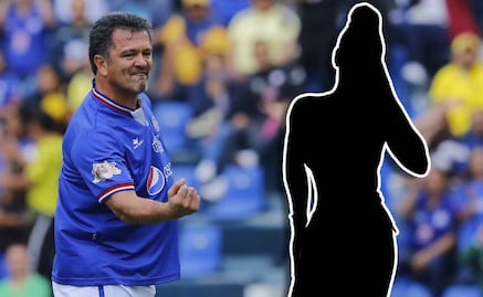 Carlos Hermosillo es exhibido por tratar de ligar con una influencer en redes sociales