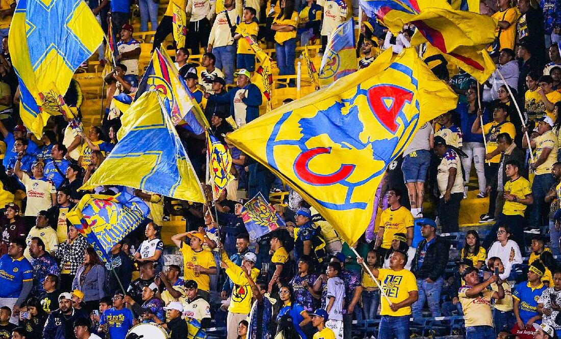 Un aficionado del América fue detenido mientras festejaba la victoria ante Pumas. Foto: Imago7