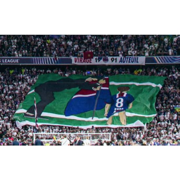 Este tifo dedicado a Xana desplegó la afición del PSG para Luis Enrique tras ganar la Champions League. Foto: Especial