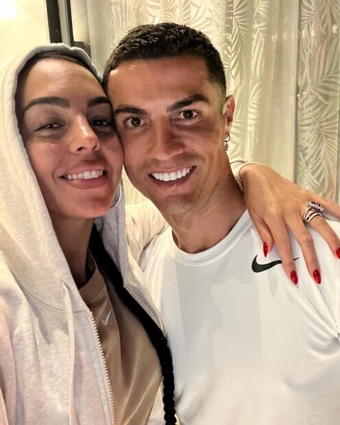 Georgina Rodríguez y Cristiano Ronaldo. Fuente: Instagram @georginagio
