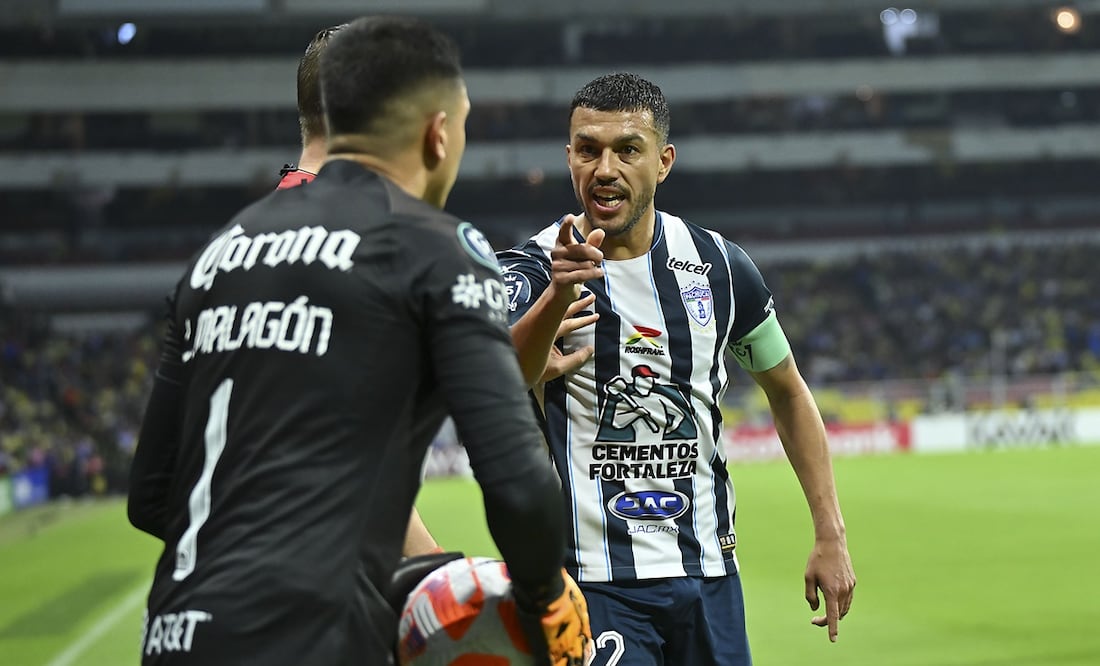 Gustavo Cabral señalando a Luis Ángel Malagón en Semifinales de Concachampions entre América y Pachuca / FOTO: Imago7