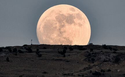 Así se vio la Superluna de fresa en el mundo